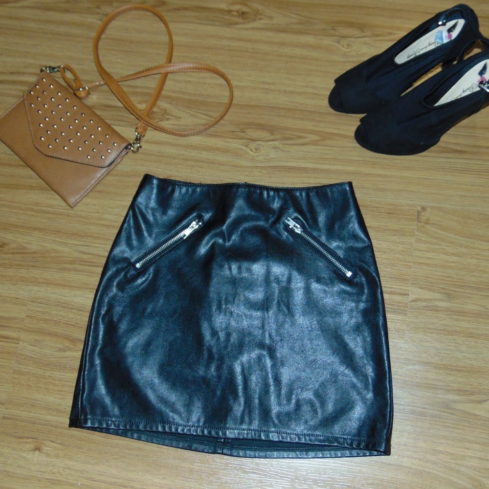 H&M Black Faux Leather Pencil Skirt Mini, Back Zip